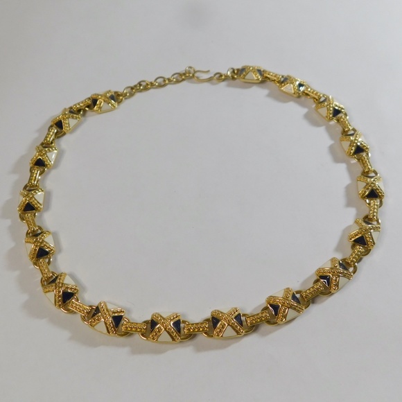 Monet Gold Tone Black and White Enamel Chocker Necklace Vintage - Picture 8 of 8